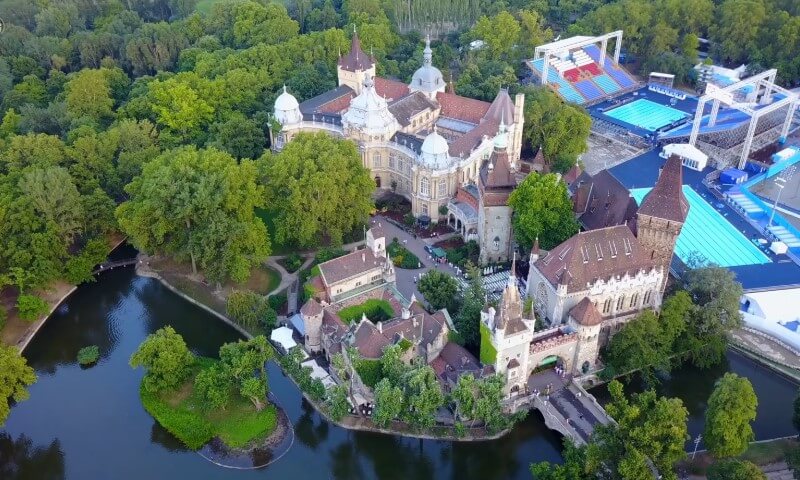 Pogled iz vazduha na Kraljevsku palatu u Budimpešti